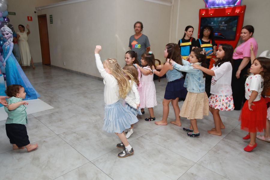 ANIVERSÁRIO DE 5 ANOS DA PRINCESA VERÔNICA –“TEMA FROZEN” (MUNDO KIDS) - Eloisa Mattos
