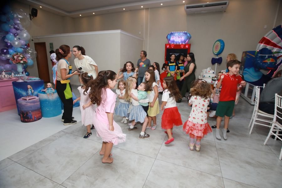 ANIVERSÁRIO DE 5 ANOS DA PRINCESA VERÔNICA –“TEMA FROZEN” (MUNDO KIDS) - Eloisa Mattos