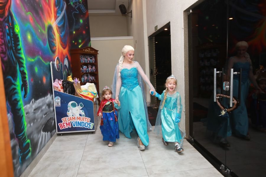 ANIVERSÁRIO DE 5 ANOS DA PRINCESA VERÔNICA –“TEMA FROZEN” (MUNDO KIDS) - Eloisa Mattos