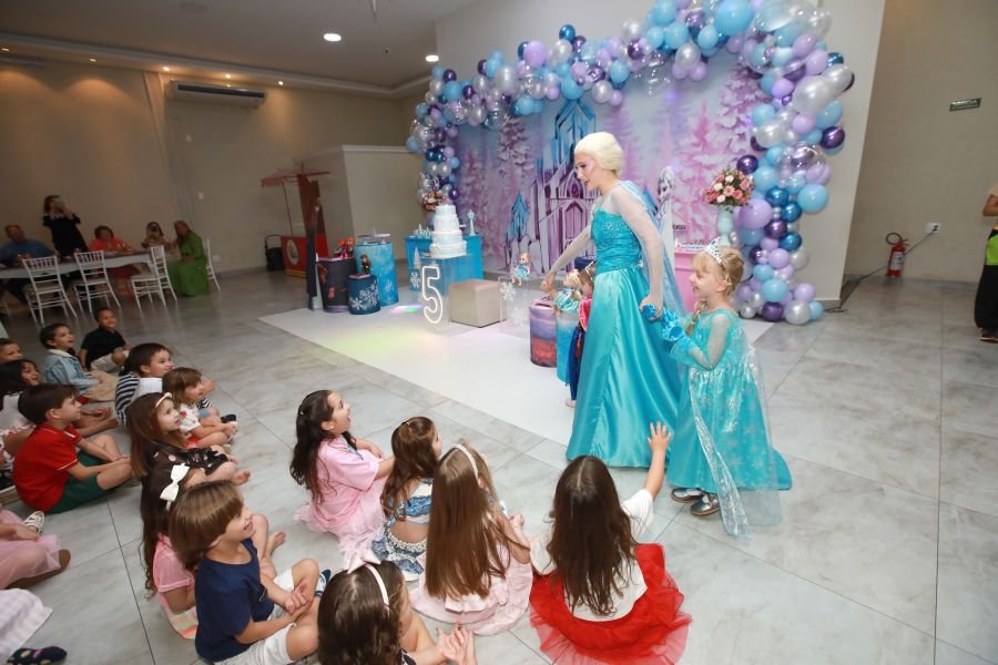 ANIVERSÁRIO DE 5 ANOS DA PRINCESA VERÔNICA –“TEMA FROZEN” (MUNDO KIDS) - Eloisa Mattos