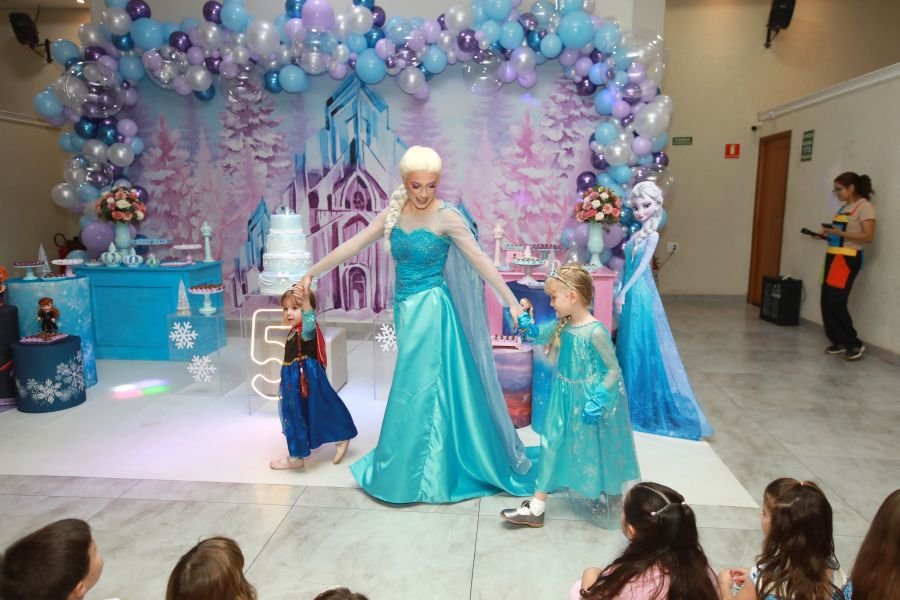 ANIVERSÁRIO DE 5 ANOS DA PRINCESA VERÔNICA –“TEMA FROZEN” (MUNDO KIDS) - Eloisa Mattos