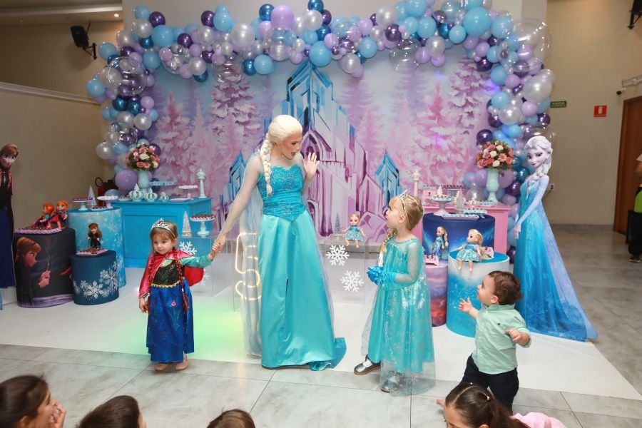 ANIVERSÁRIO DE 5 ANOS DA PRINCESA VERÔNICA –“TEMA FROZEN” (MUNDO KIDS) - Eloisa Mattos