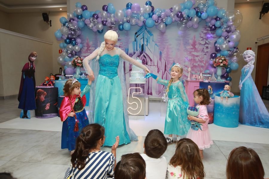 ANIVERSÁRIO DE 5 ANOS DA PRINCESA VERÔNICA –“TEMA FROZEN” (MUNDO KIDS) - Eloisa Mattos