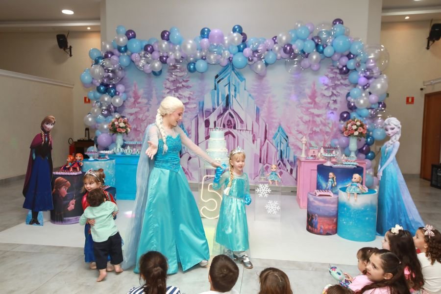 ANIVERSÁRIO DE 5 ANOS DA PRINCESA VERÔNICA –“TEMA FROZEN” (MUNDO KIDS) - Eloisa Mattos