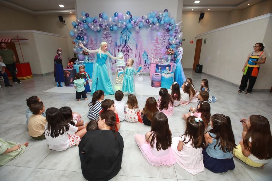 ANIVERSÁRIO DE 5 ANOS DA PRINCESA VERÔNICA –“TEMA FROZEN” (MUNDO KIDS) - Eloisa Mattos