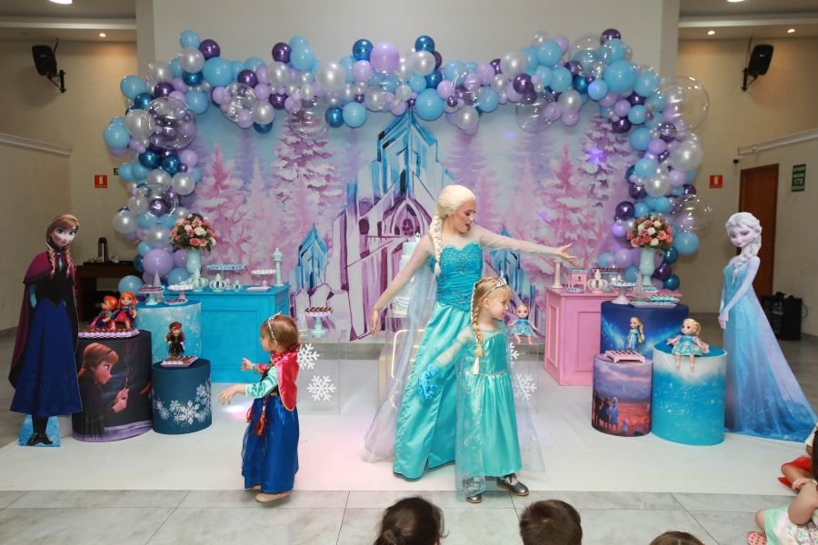 ANIVERSÁRIO DE 5 ANOS DA PRINCESA VERÔNICA –“TEMA FROZEN” (MUNDO KIDS) - Eloisa Mattos