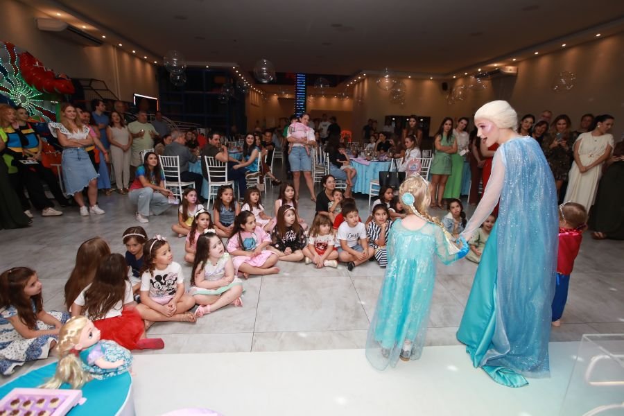 ANIVERSÁRIO DE 5 ANOS DA PRINCESA VERÔNICA –“TEMA FROZEN” (MUNDO KIDS) - Eloisa Mattos