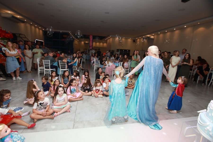 ANIVERSÁRIO DE 5 ANOS DA PRINCESA VERÔNICA –“TEMA FROZEN” (MUNDO KIDS) - Eloisa Mattos