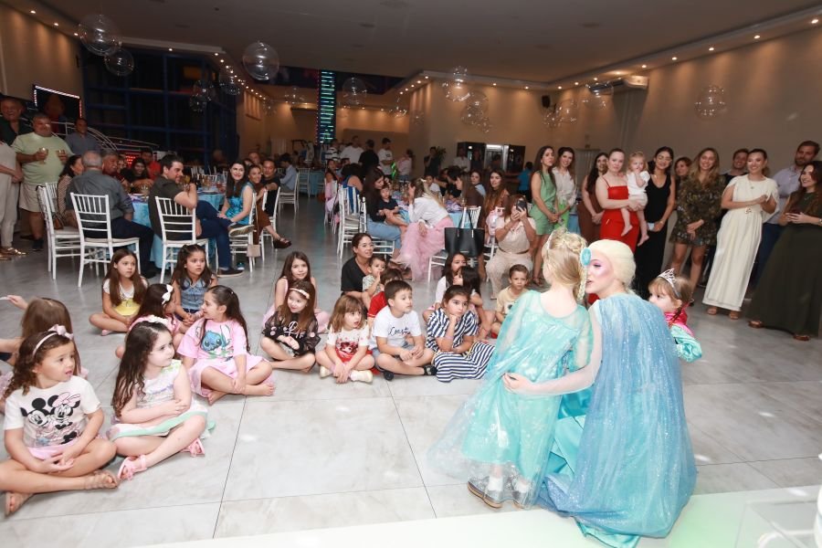 ANIVERSÁRIO DE 5 ANOS DA PRINCESA VERÔNICA –“TEMA FROZEN” (MUNDO KIDS) - Eloisa Mattos