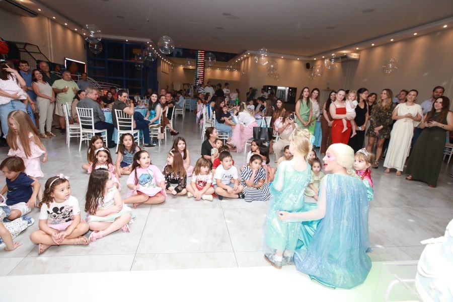 ANIVERSÁRIO DE 5 ANOS DA PRINCESA VERÔNICA –“TEMA FROZEN” (MUNDO KIDS) - Eloisa Mattos