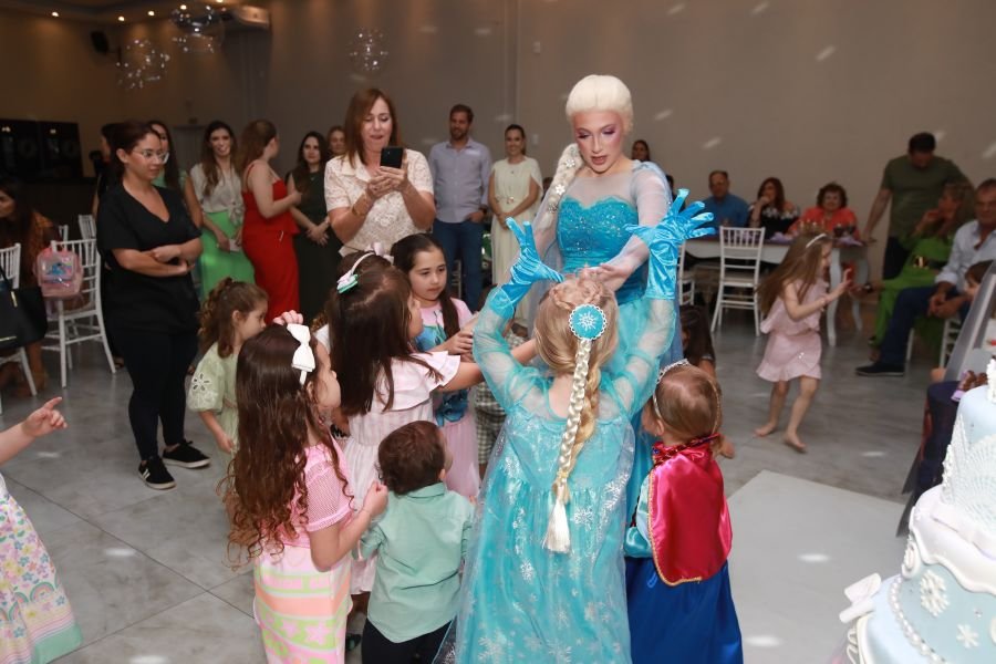 ANIVERSÁRIO DE 5 ANOS DA PRINCESA VERÔNICA –“TEMA FROZEN” (MUNDO KIDS) - Eloisa Mattos