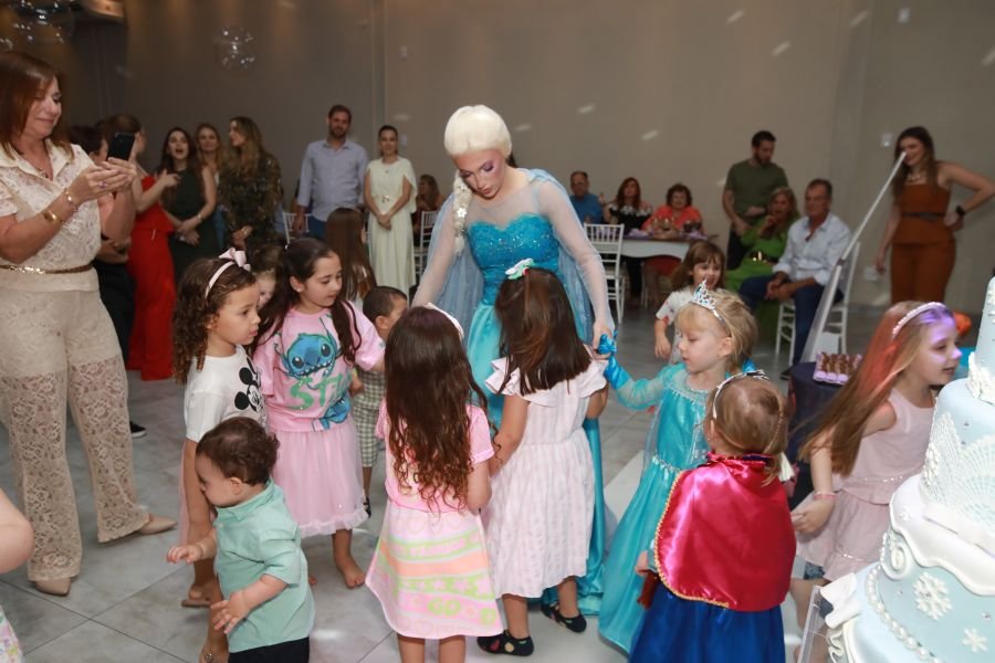 ANIVERSÁRIO DE 5 ANOS DA PRINCESA VERÔNICA –“TEMA FROZEN” (MUNDO KIDS) - Eloisa Mattos