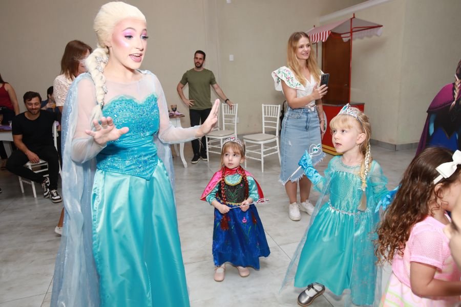 ANIVERSÁRIO DE 5 ANOS DA PRINCESA VERÔNICA –“TEMA FROZEN” (MUNDO KIDS) - Eloisa Mattos