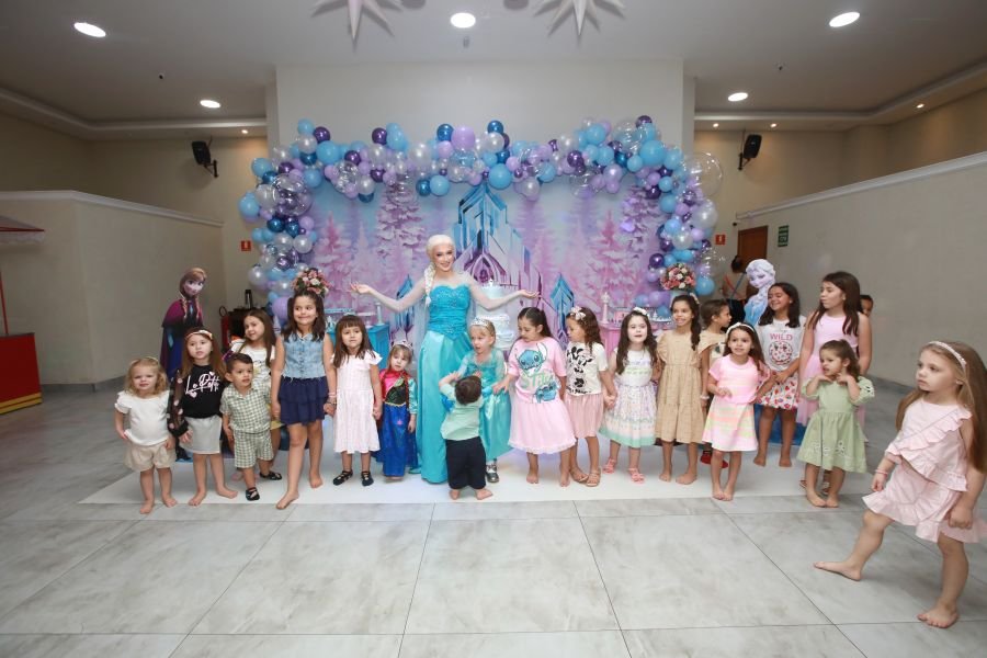 ANIVERSÁRIO DE 5 ANOS DA PRINCESA VERÔNICA –“TEMA FROZEN” (MUNDO KIDS) - Eloisa Mattos