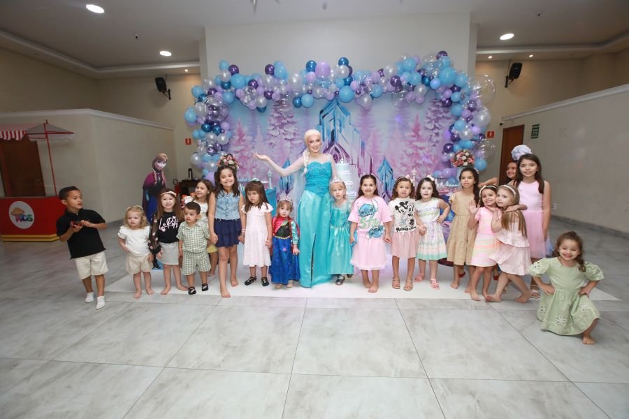 ANIVERSÁRIO DE 5 ANOS DA PRINCESA VERÔNICA –“TEMA FROZEN” (MUNDO KIDS) - Eloisa Mattos