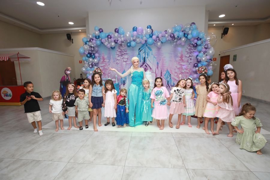 ANIVERSÁRIO DE 5 ANOS DA PRINCESA VERÔNICA –“TEMA FROZEN” (MUNDO KIDS) - Eloisa Mattos