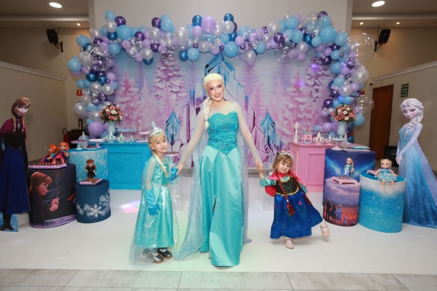 ANIVERSÁRIO DE 5 ANOS DA PRINCESA VERÔNICA –“TEMA FROZEN” (MUNDO KIDS) - Eloisa Mattos