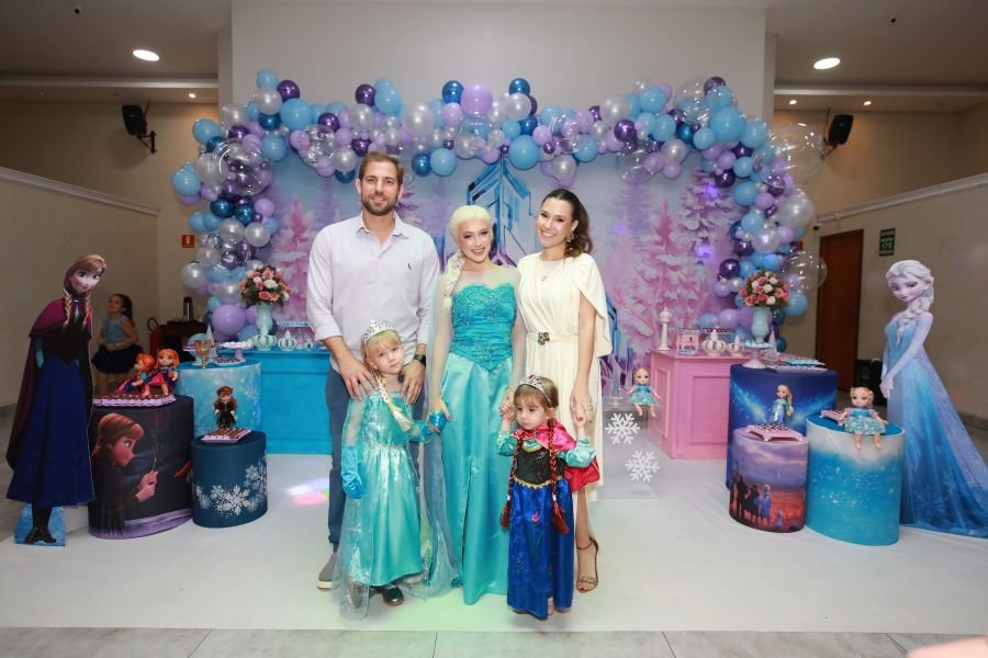 ANIVERSÁRIO DE 5 ANOS DA PRINCESA VERÔNICA –“TEMA FROZEN” (MUNDO KIDS) - Eloisa Mattos