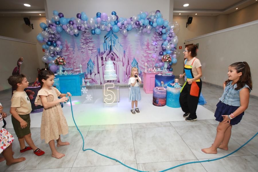 ANIVERSÁRIO DE 5 ANOS DA PRINCESA VERÔNICA –“TEMA FROZEN” (MUNDO KIDS) - Eloisa Mattos