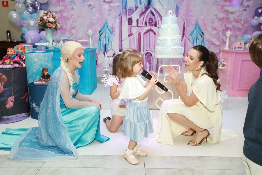 ANIVERSÁRIO DE 5 ANOS DA PRINCESA VERÔNICA –“TEMA FROZEN” (MUNDO KIDS) - Eloisa Mattos