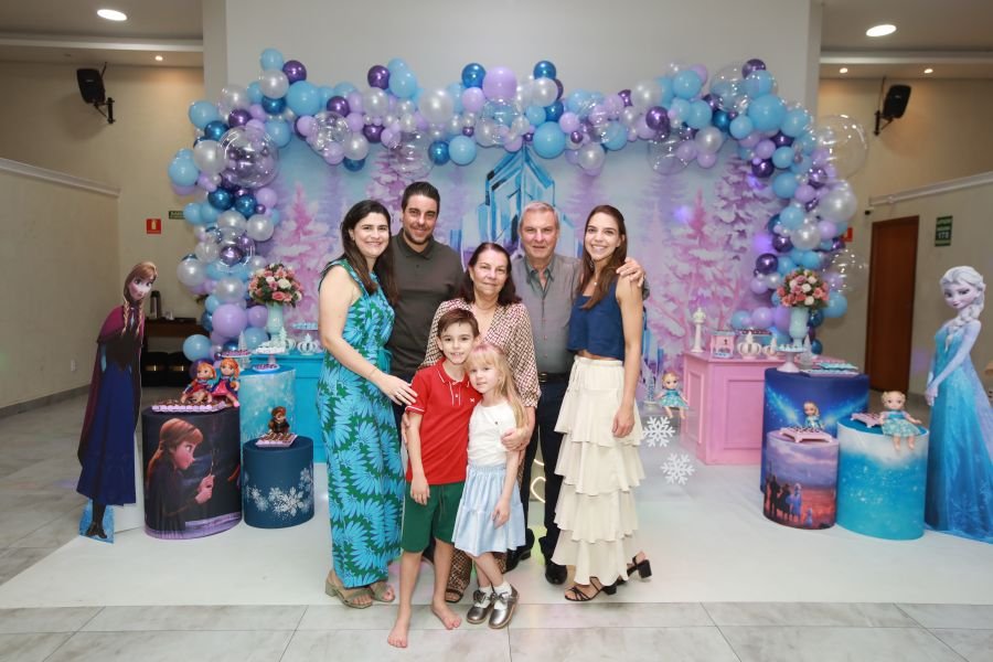 ANIVERSÁRIO DE 5 ANOS DA PRINCESA VERÔNICA –“TEMA FROZEN” (MUNDO KIDS) - Eloisa Mattos