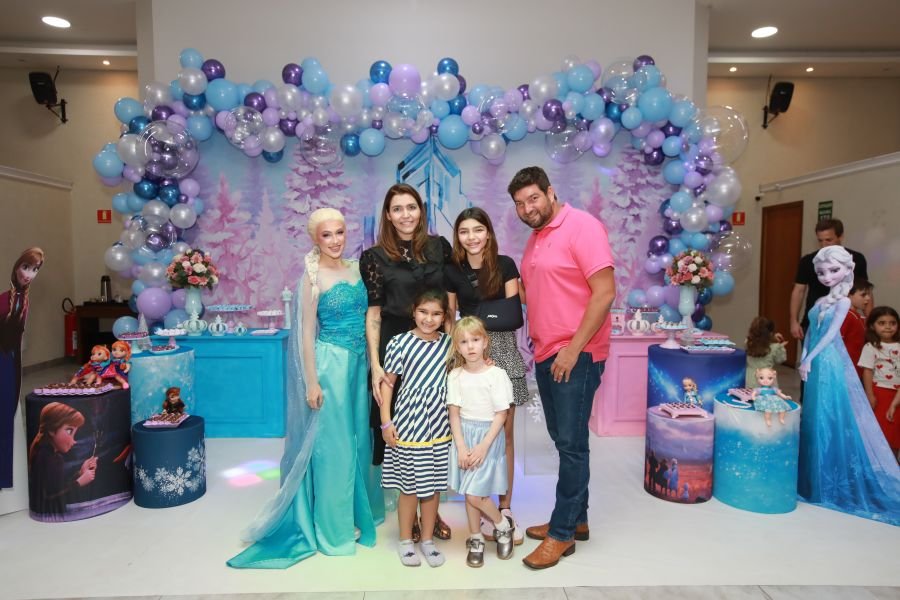 ANIVERSÁRIO DE 5 ANOS DA PRINCESA VERÔNICA –“TEMA FROZEN” (MUNDO KIDS) - Eloisa Mattos
