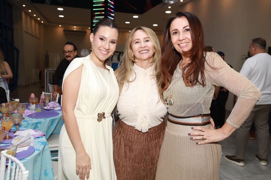 ANIVERSÁRIO DE 5 ANOS DA PRINCESA VERÔNICA –“TEMA FROZEN” (MUNDO KIDS) - Eloisa Mattos