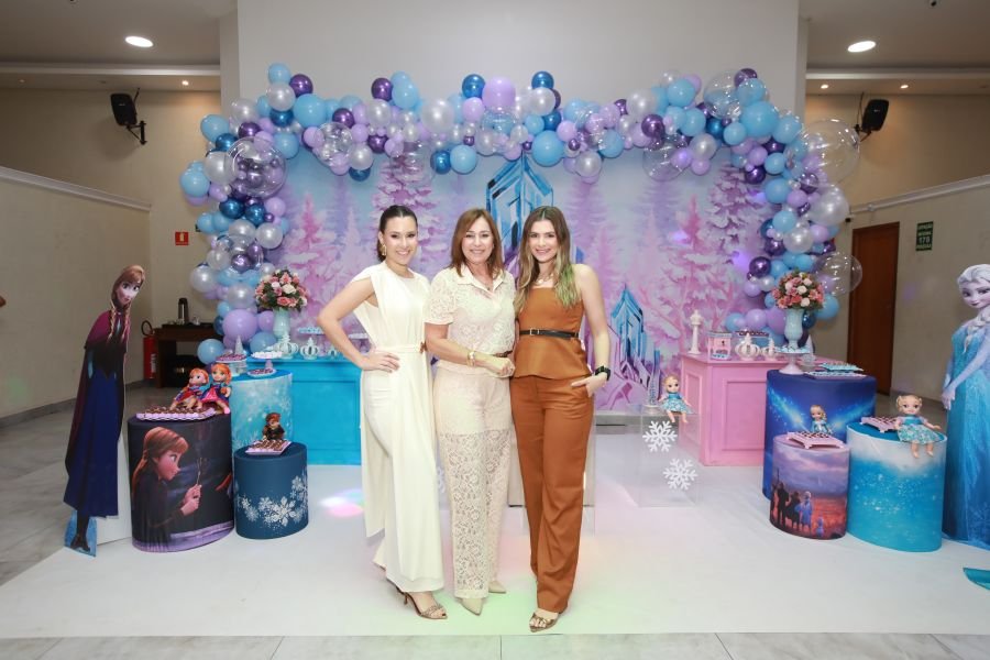 ANIVERSÁRIO DE 5 ANOS DA PRINCESA VERÔNICA –“TEMA FROZEN” (MUNDO KIDS) - Eloisa Mattos