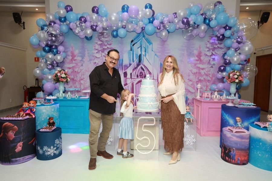 ANIVERSÁRIO DE 5 ANOS DA PRINCESA VERÔNICA –“TEMA FROZEN” (MUNDO KIDS) - Eloisa Mattos