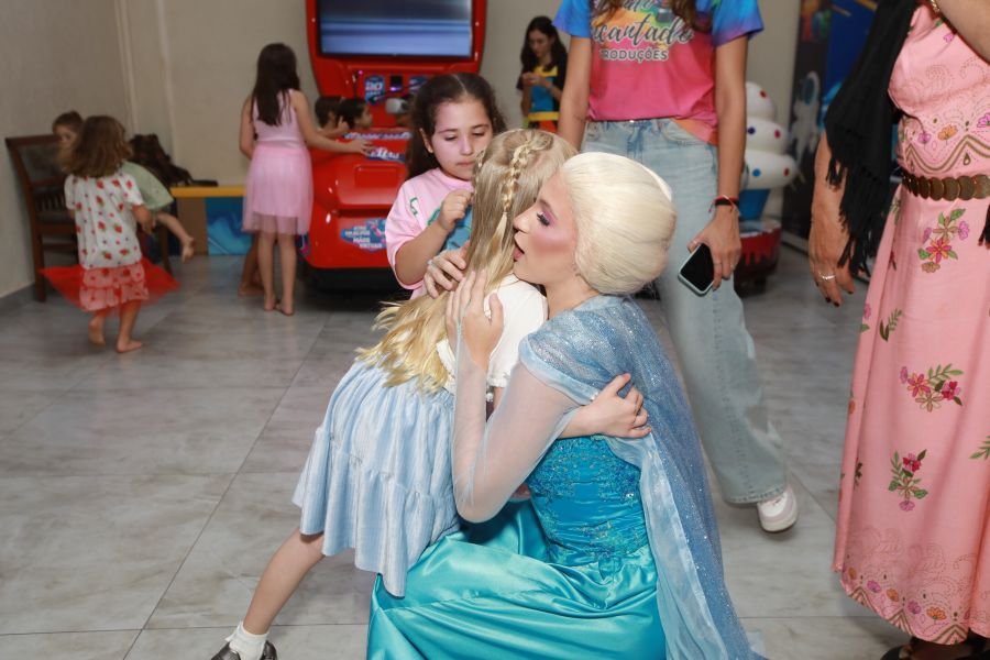 ANIVERSÁRIO DE 5 ANOS DA PRINCESA VERÔNICA –“TEMA FROZEN” (MUNDO KIDS) - Eloisa Mattos