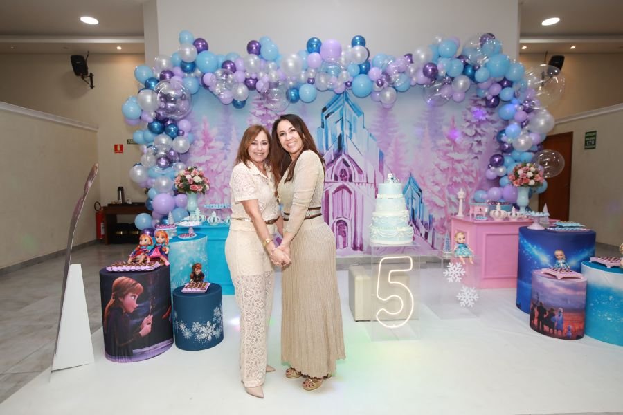 ANIVERSÁRIO DE 5 ANOS DA PRINCESA VERÔNICA –“TEMA FROZEN” (MUNDO KIDS) - Eloisa Mattos