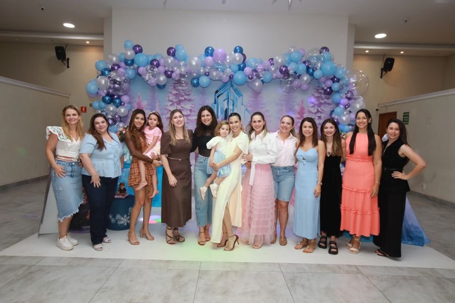 ANIVERSÁRIO DE 5 ANOS DA PRINCESA VERÔNICA –“TEMA FROZEN” (MUNDO KIDS) - Eloisa Mattos