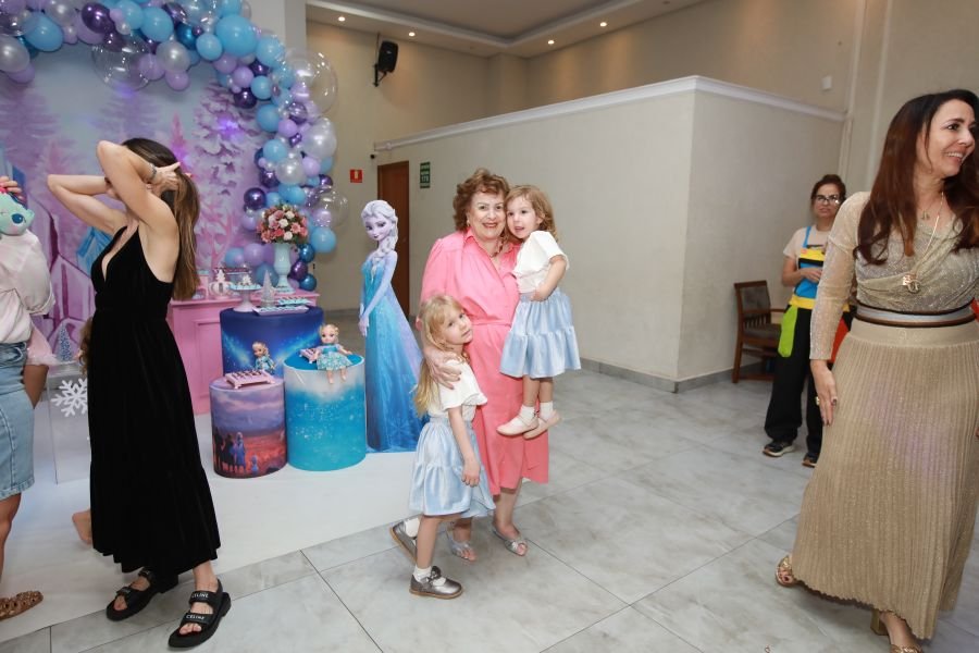 ANIVERSÁRIO DE 5 ANOS DA PRINCESA VERÔNICA –“TEMA FROZEN” (MUNDO KIDS) - Eloisa Mattos