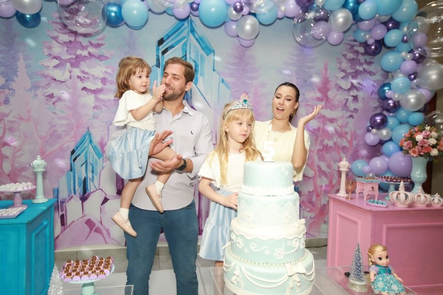 ANIVERSÁRIO DE 5 ANOS DA PRINCESA VERÔNICA –“TEMA FROZEN” (MUNDO KIDS) - Eloisa Mattos