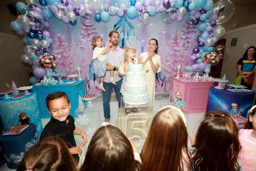 ANIVERSÁRIO DE 5 ANOS DA PRINCESA VERÔNICA –“TEMA FROZEN” (MUNDO KIDS) - Eloisa Mattos