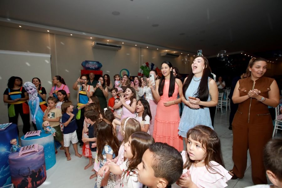 ANIVERSÁRIO DE 5 ANOS DA PRINCESA VERÔNICA –“TEMA FROZEN” (MUNDO KIDS) - Eloisa Mattos