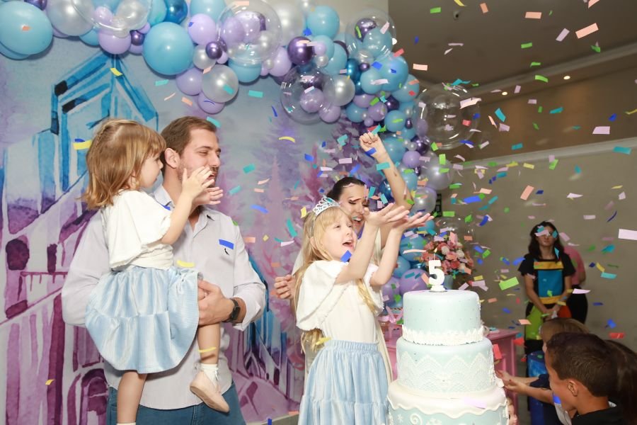 ANIVERSÁRIO DE 5 ANOS DA PRINCESA VERÔNICA –“TEMA FROZEN” (MUNDO KIDS) - Eloisa Mattos