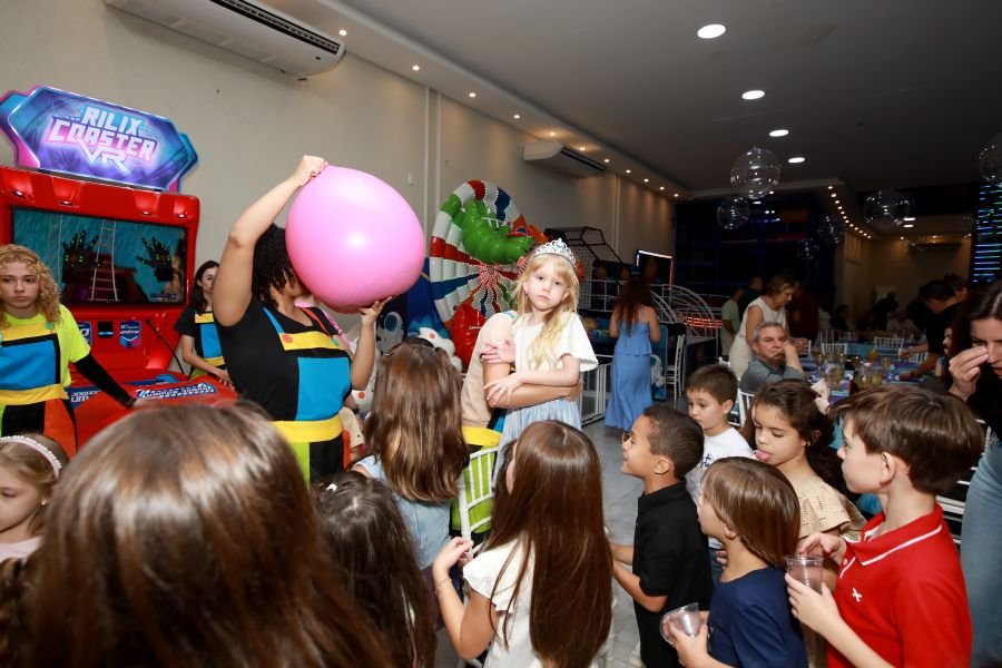ANIVERSÁRIO DE 5 ANOS DA PRINCESA VERÔNICA –“TEMA FROZEN” (MUNDO KIDS) - Eloisa Mattos