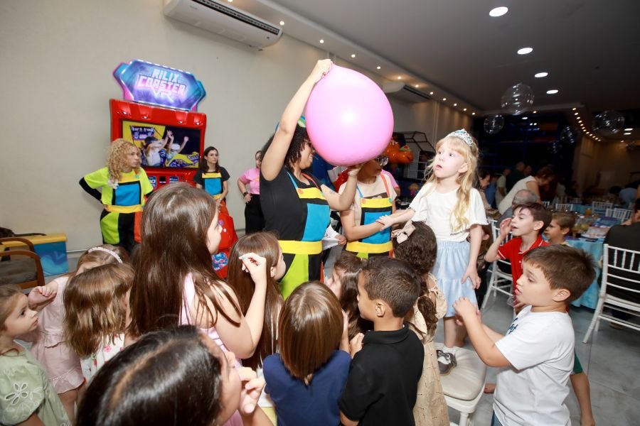 ANIVERSÁRIO DE 5 ANOS DA PRINCESA VERÔNICA –“TEMA FROZEN” (MUNDO KIDS) - Eloisa Mattos