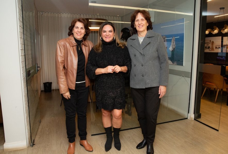 COQUETEL DE ABERTURA DA VERNISSAGE “MUNDOS E CAMINHOS” OLHAR QUE ATRAVESSA FRONTEIRAS – BILD CONSTRUTORA - Eloisa Mattos