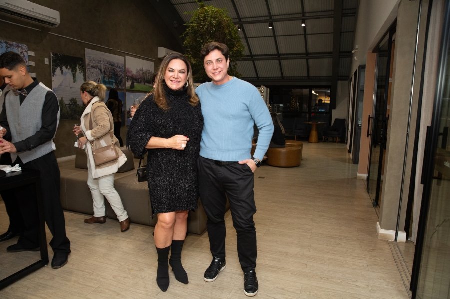 COQUETEL DE ABERTURA DA VERNISSAGE “MUNDOS E CAMINHOS” OLHAR QUE ATRAVESSA FRONTEIRAS – BILD CONSTRUTORA - Eloisa Mattos