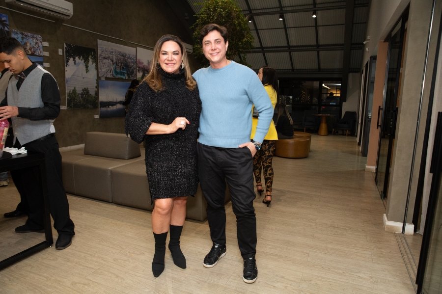 COQUETEL DE ABERTURA DA VERNISSAGE “MUNDOS E CAMINHOS” OLHAR QUE ATRAVESSA FRONTEIRAS – BILD CONSTRUTORA - Eloisa Mattos