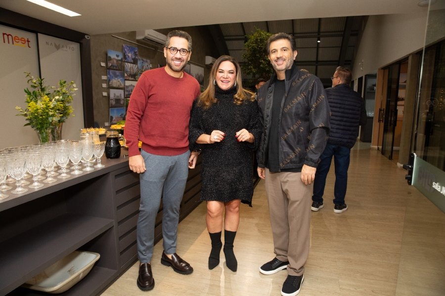 COQUETEL DE ABERTURA DA VERNISSAGE “MUNDOS E CAMINHOS” OLHAR QUE ATRAVESSA FRONTEIRAS – BILD CONSTRUTORA - Eloisa Mattos