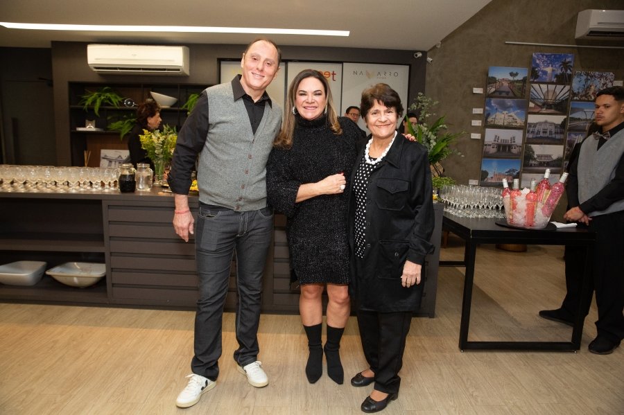 COQUETEL DE ABERTURA DA VERNISSAGE “MUNDOS E CAMINHOS” OLHAR QUE ATRAVESSA FRONTEIRAS – BILD CONSTRUTORA - Eloisa Mattos