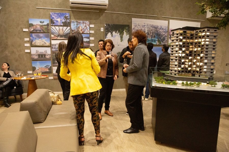 COQUETEL DE ABERTURA DA VERNISSAGE “MUNDOS E CAMINHOS” OLHAR QUE ATRAVESSA FRONTEIRAS – BILD CONSTRUTORA - Eloisa Mattos