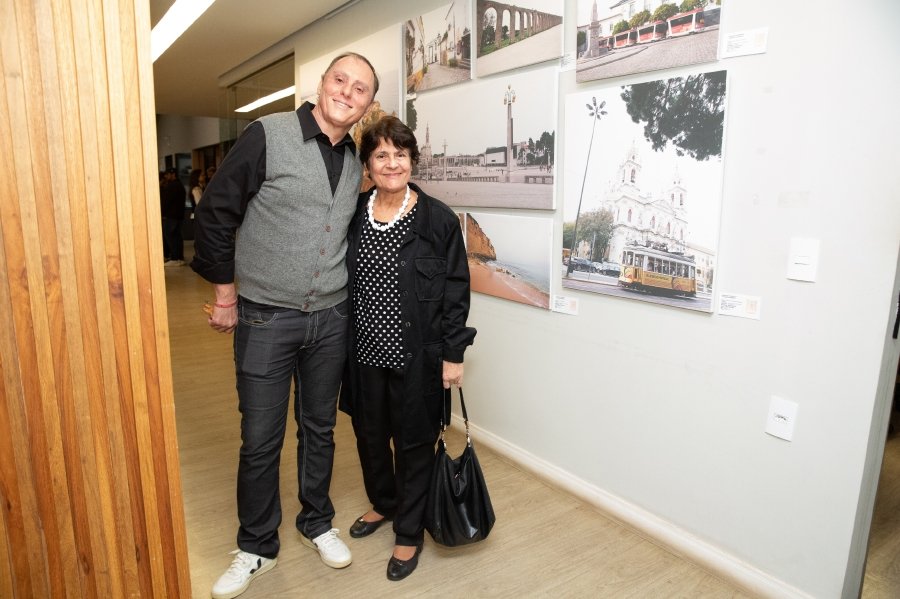 COQUETEL DE ABERTURA DA VERNISSAGE “MUNDOS E CAMINHOS” OLHAR QUE ATRAVESSA FRONTEIRAS – BILD CONSTRUTORA - Eloisa Mattos