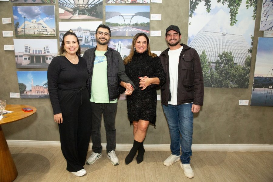 COQUETEL DE ABERTURA DA VERNISSAGE “MUNDOS E CAMINHOS” OLHAR QUE ATRAVESSA FRONTEIRAS – BILD CONSTRUTORA - Eloisa Mattos