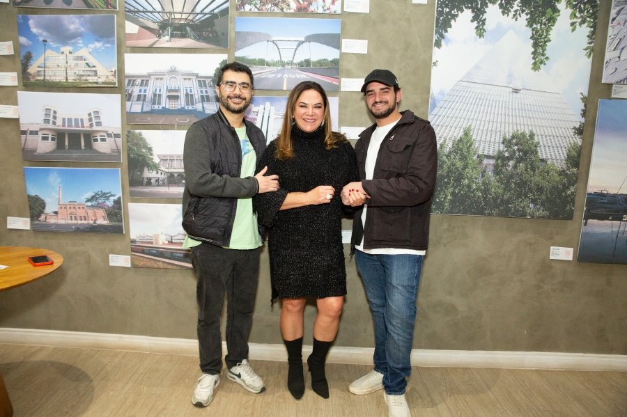 COQUETEL DE ABERTURA DA VERNISSAGE “MUNDOS E CAMINHOS” OLHAR QUE ATRAVESSA FRONTEIRAS – BILD CONSTRUTORA - Eloisa Mattos