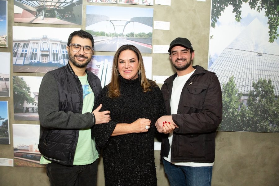 COQUETEL DE ABERTURA DA VERNISSAGE “MUNDOS E CAMINHOS” OLHAR QUE ATRAVESSA FRONTEIRAS – BILD CONSTRUTORA - Eloisa Mattos