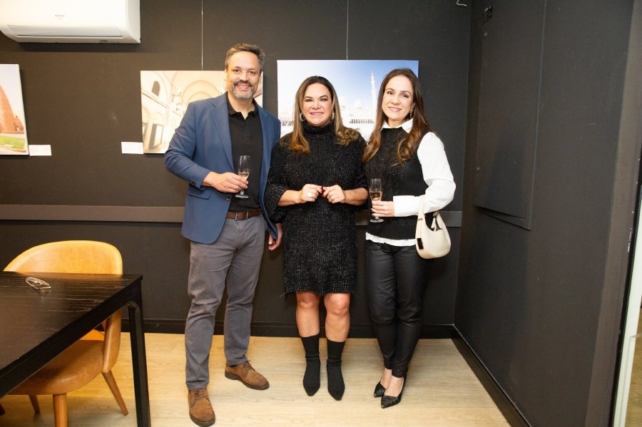COQUETEL DE ABERTURA DA VERNISSAGE “MUNDOS E CAMINHOS” OLHAR QUE ATRAVESSA FRONTEIRAS – BILD CONSTRUTORA - Eloisa Mattos
